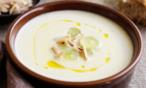 طريقة عمل شوربة الخبز واللوز الباردة